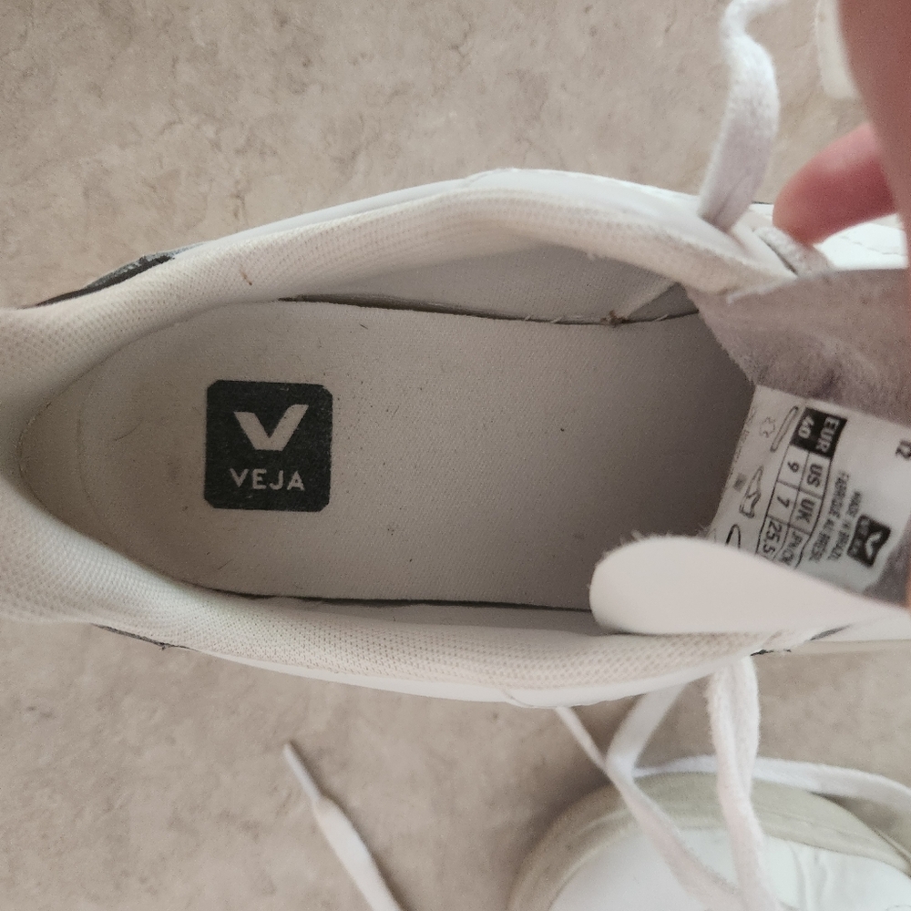 Veja V-10 Sneakers - Picture 8 of 10